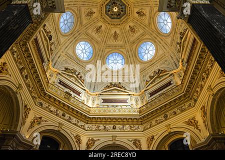 Vista interna della splendida cupola del Museo di storia naturale di Vienna, Austria Foto Stock