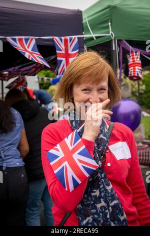 Festa di strada a Moss Lane Pinnter per la regina Eliszbeth II del Giubileo di platino nel quartiere di Harrow. Foto Stock