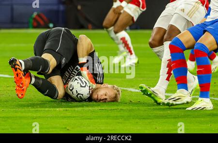 Los Angeles, Stati Uniti. 26 luglio 2023. Il portiere del Barcellona Marc-André ter Stegen (L) in azione durante una partita del Soccer Champions Tour tra l'Arsenal F.C. e il FC Barcelona a Inglewood. Punteggio finale; Arsenal 5:3 Barcelona Credit: SOPA Images Limited/Alamy Live News Foto Stock