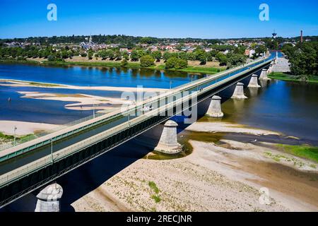 Briare (Francia centro-settentrionale): Vista aerea dell'acquedotto di Briare attraverso la Loira. Collega le città di Briare e Saint Firmin sur Loire i. Foto Stock