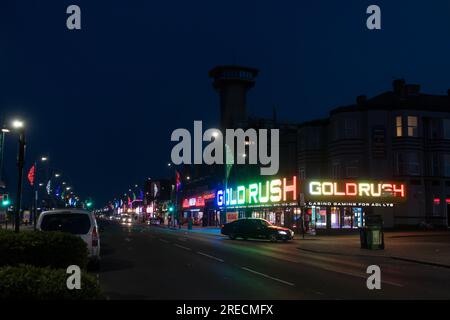 Luci al neon sulla Great Yarmouth's Marine Parade. Foto Stock