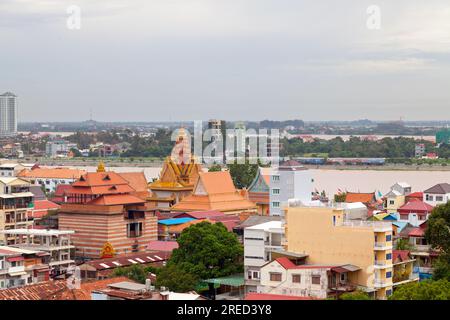 Phnom Penh, Cambogia - agosto 26 2018: Wat Ounalom è un wat situato sul molo di Sisowath vicino al Palazzo reale di Cambogia. Foto Stock