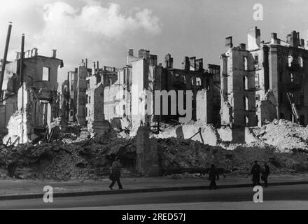 Detriti nell'ex Boulevard Krestschalik nel centro di Kiev dopo la sua cattura da parte delle truppe della Wehrmacht. [traduzione automatica] Foto Stock