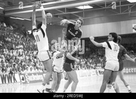 2a finale di DHB Cup VFL Gummersbach - TV Großwallstadt 25.06.1989 Rüdiger Neitzel (VFL) lancia [traduzione automatica] Foto Stock