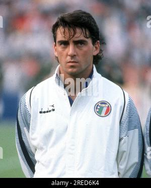 Campionato europeo di calcio 1988 / partita di apertura BR Germania - Italia a Düsseldorf 1:1 su 10.06.1988 / Roberto Mancini [traduzione automatica] Foto Stock