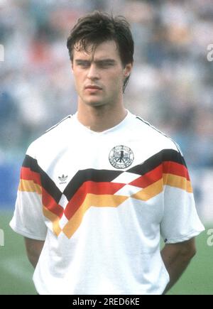 Campionato europeo di calcio 1988 / partita di apertura BR Germania - Italia a Düsseldorf 1:1 su 10.06.1988 / Thomas Berthold (GER) [traduzione automatica] Foto Stock