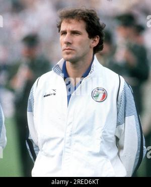 Campionato europeo di calcio 1988 / partita di apertura BR Germania - Italia a Düsseldorf 1:1 su 10.06.1988 / Franco Baresi [traduzione automatica] Foto Stock