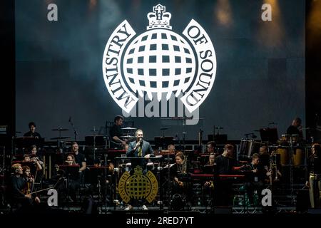 La Ministry of Sound Orchestra all'Eirias Stadium di Colwyn Bay il 21 luglio 2023. Foto Stock