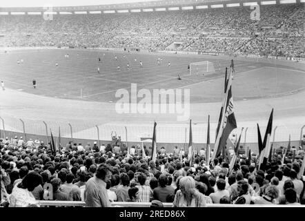 Finale DFB Cup 1973: Borussia Mönchengladbach - 1. FC Köln 2:1 / stadio imballato in fase di pre-partita [traduzione automatizzata] Foto Stock