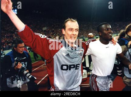 Championsleague 1998/99. FC Bayern München - Dinamo Kiev 1:0/21.04.1999. Mario Basler (davanti) e Kuffour sul giro d'onore. [traduzione automatica] Foto Stock