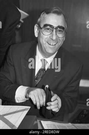 Germania, Bonn, 23/11/1992 Archivio: 37-43-30 riunione del gruppo parlamentare CDU foto: Theo Waigel [traduzione automatica] Foto Stock