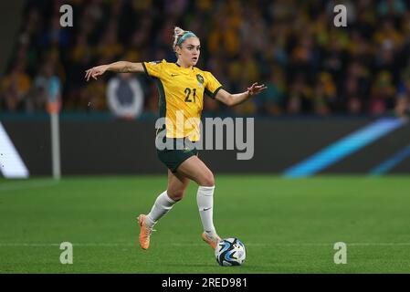 Ellie Carpenter #21 dell'Australia con la palla durante la FIFA Women's World Cup 2023 Group B Match Australia Women vs Nigeria Women at Suncorp Stadium, Brisbane, Australia, 27 luglio 2023 (foto di Patrick Hoelscher/News Images) in , il 7/27/2023. (Foto di Patrick Hoelscher/News Images/Sipa USA) Foto Stock