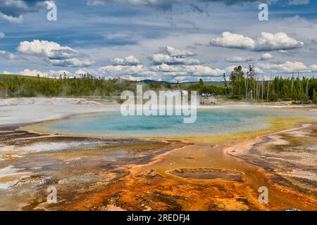 Rainbow Pool, Black Sand Basin, Yellowstone National Park, Wyoming, Stati Uniti d'America Foto Stock