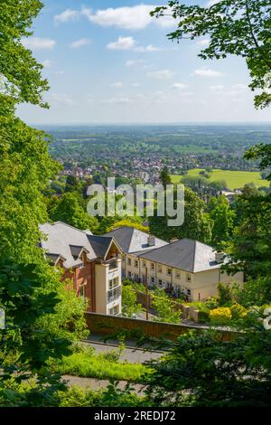 Guardando da Wells Road Malvern verso i campi da gioco del Malvern College. Foto Stock