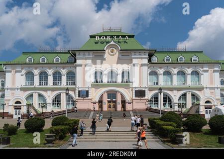 Khabarovsk. 27 luglio 2023. Questa foto scattata il 27 luglio 2023 mostra la stazione ferroviaria di Khabarovsk a Khabarovsk, in Russia. Crediti: Guo Feizhou/Xinhua/Alamy Live News Foto Stock