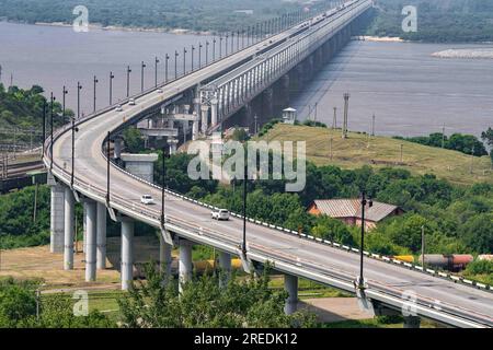 Khabarovsk. 27 luglio 2023. Questa foto scattata il 27 luglio 2023 mostra il ponte Khabarovsk a Khabarovsk, in Russia. Crediti: Guo Feizhou/Xinhua/Alamy Live News Foto Stock