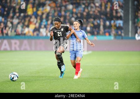 Sakina Karchaoui di Francia e Cheyna Matthews di Giamaica sono stati visti in azione durante la partita della Coppa del mondo femminile FIFA 2023 tra Francia e Giamaica al Sydney Football Stadium.punteggio finale Giamaica 0:0 Francia Foto Stock