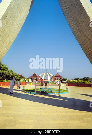 CHENNAI, TAMIL NADU, INDIA, FEBBRAIO 1998 - Monumento di MONS. In onore della star del cinema ed ex primo ministro M G Ramachandran sulla spiaggia di Marina Foto Stock