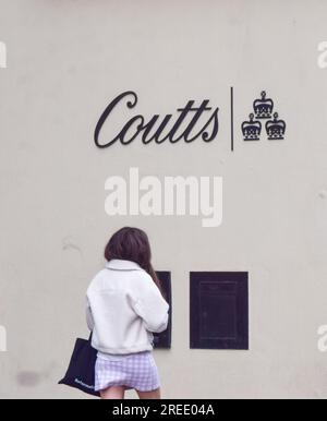 Londra, Regno Unito. 27 luglio 2023. Vista esterna di Coutts on the Strand in qualità di amministratore delegato Peter Flavel risiede sulla gestione del conto di Nigel Farage da parte della banca. Credito: Vuk Valcic/Alamy Live News Foto Stock