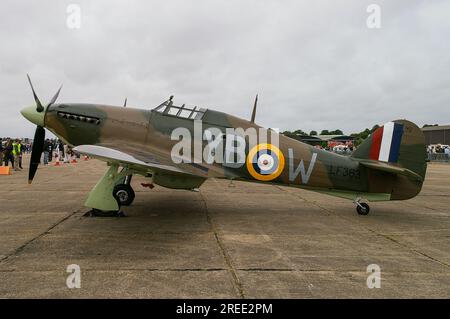 Royal Air Force, RAF, Battle of Britain Memorial Flight, BBMF Hawker Hurricane IIC LF363 nel 17 Squadron contrassegni come YB-W a Duxford Foto Stock