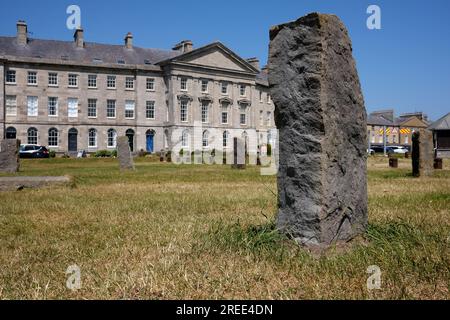 Gorsedd Stone Circle chiamato anche Eisteddfod Circle a Beaumaris sull'Isola di Anglesey nel Galles del Nord, Regno Unito Foto Stock