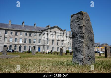 Gorsedd Stone Circle chiamato anche Eisteddfod Circle a Beaumaris sull'Isola di Anglesey nel Galles del Nord, Regno Unito Foto Stock