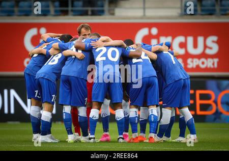 Gent, Belgio. 27 luglio 2023. I giocatori di Gent raffigurati all'inizio di una partita di andata tra la squadra di calcio belga KAA Gent e la squadra slovacca Zilina, il secondo turno di qualificazione della UEFA Europa Conference League, giovedì 27 luglio 2023 a Gent. BELGA PHOTO VIRGINIE LEFOUR Credit: Belga News Agency/Alamy Live News Foto Stock