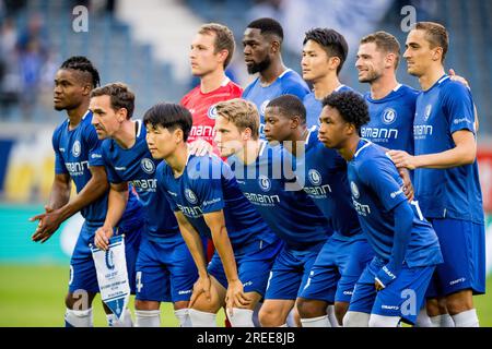 Gent, Belgio. 27 luglio 2023. I giocatori di Gent raffigurati all'inizio di una partita di andata tra la squadra di calcio belga KAA Gent e il club slovacco MSK Zilina, nel secondo turno di qualificazione della UEFA Europa Conference League, giovedì 27 luglio 2023 a Gent. BELGA PHOTO JASPER JACOBS Credit: Belga News Agency/Alamy Live News Foto Stock