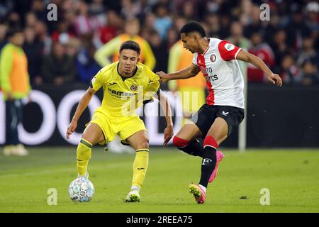 ROTTERDAM - (lr) Ilias Akhomach di Villarreal CF ,Marcos Lopez di Feyenoord durante l'amichevole tra Feyenoord e Villareal CF al Feyenoord Stadion de Kuip il 27 luglio 2023 a Rotterdam, Paesi Bassi. AP | altezza olandese | BART STOUTJESDYK Foto Stock