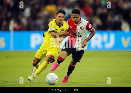 ROTTERDAM - (lr) Ilias Akhomach di Villarreal CF, Marcos Lopez di Feyenoord durante l'amichevole tra Feyenoord e Villareal CF al Feyenoord Stadion de Kuip il 27 luglio 2023 a Rotterdam, Paesi Bassi. AP | altezza olandese | BART STOUTJESDYK Foto Stock