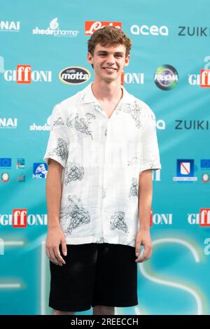 Giffoni Valle piana, Salerno, Italia. 27 luglio 2023. L'attore italiano Francesco Mura partecipa alla photocall al Giffoni Film Festival 2023 il 27 luglio 2023 a Giffoni Valle piana, Salerno (Credit Image: © Francesco Luciano/ZUMA Press Wire) SOLO PER USO EDITORIALE! Non per USO commerciale! Foto Stock