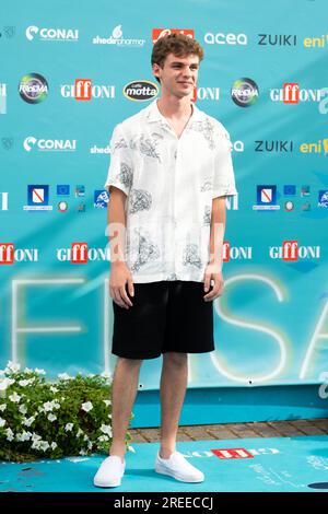 Giffoni Valle piana, Salerno, Italia. 27 luglio 2023. L'attore italiano Francesco Mura partecipa alla photocall al Giffoni Film Festival 2023 il 27 luglio 2023 a Giffoni Valle piana, Salerno (Credit Image: © Francesco Luciano/ZUMA Press Wire) SOLO PER USO EDITORIALE! Non per USO commerciale! Foto Stock