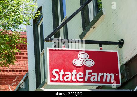 Monroe, Georgia, stile di vita in città, insegna State Farm, compagnia assicurativa, logo Foto Stock