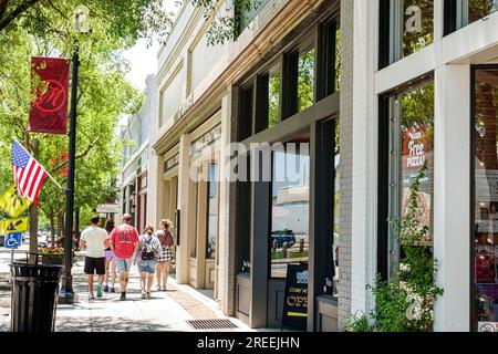 Monroe, Georgia, stile di vita in una piccola città, esterno, edifici, ingresso principale, edifici storici restaurati, zone pedonali per aziende Foto Stock