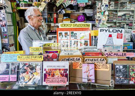 Athens Georgia,Wuxtry Records,nastri vinilici CD musica,negozio commerciale,mercato mercato,vendita acquisto,shopping,interni interni,se Foto Stock