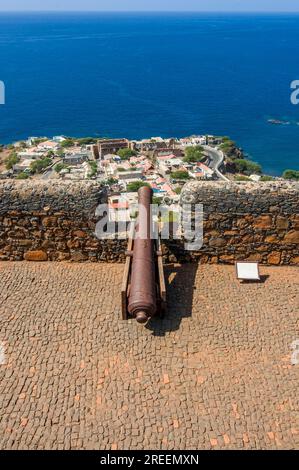 Cannone e loop-hole. Ciudad Velha. Cidade Velha. Santiago. Cabo Verde. Africa Foto Stock