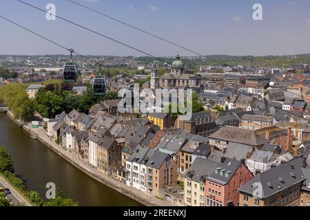 Gruppo di tre gondole, cabinovia nel centro della città di Namur, Vallonia, Belgio Foto Stock