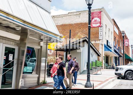 Cornelia Georgia, piccola città, edifici ristrutturati nel centro storico, quartiere commerciale, ristoranti, zone pedonali per famiglie, strade pedonali Foto Stock