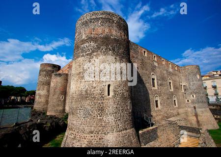Super grandangolo, Castello Ursino, torre, complesso del castello, lava raffreddata, Catania, Centro storico, Centro storico barocco, cucina orientale, Sicilia, Italia Foto Stock