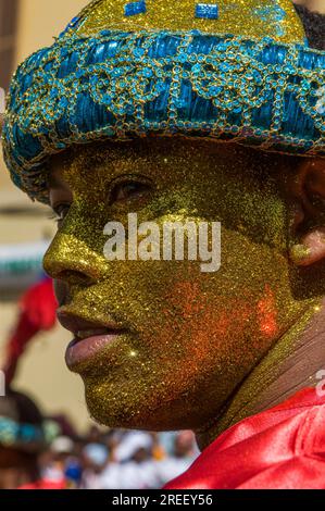 Ritratto di giovane con berretto. Carnevale. Mindelo. Cabo Verde. Africa Foto Stock