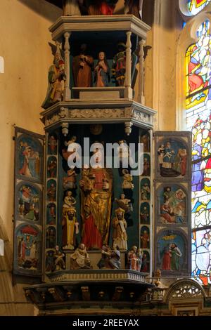 Finestra di vetro al piombo del XVI secolo, Chapelle Notre-Dame du Crann, Spezet, dipartimento del Finistere Penn-ar-Bed, regione della Bretagna Breizh, Francia Foto Stock