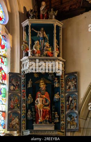 Finestra di vetro al piombo del XVI secolo, Chapelle Notre-Dame du Crann, Spezet, dipartimento del Finistere Penn-ar-Bed, regione della Bretagna Breizh, Francia Foto Stock