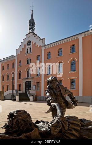 Scultura della bella addormentata di Karin Bohrmann-Roth di fronte al municipio, fiaba basata sui Fratelli Grimm, Hofgeismar, Assia, Germania Foto Stock