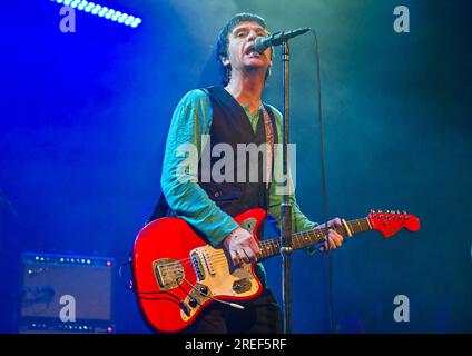 Tunbridge Wells, Regno Unito. 27 luglio 2023. Johnny Marr durante il suo tour Headline Show del 2023 con le canzoni del suo album del 2022 "Fever Dreams Pts 1-4" all'Assembley Hall Theatre, Tunbridge Wells, Kent, Regno Unito, il 27 2023 luglio. Crediti: Francis Knight/Alamy Live News Foto Stock