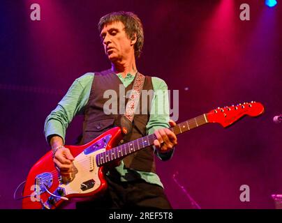 Tunbridge Wells, Regno Unito. 27 luglio 2023. Johnny Marr durante il suo tour Headline Show del 2023 con le canzoni del suo album del 2022 "Fever Dreams Pts 1-4" all'Assembley Hall Theatre, Tunbridge Wells, Kent, Regno Unito, il 27 2023 luglio. Crediti: Francis Knight/Alamy Live News Foto Stock