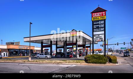 Springfield, Missouri - 22 marzo 2019: Casey's General Stores, Inc., è una catena di distributori di benzina e minimarket nel Midwest degli Stati Uniti Foto Stock