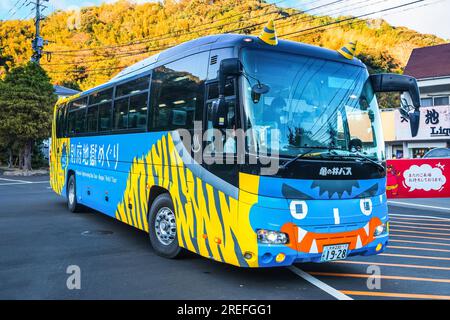 Beppu, Giappone - novembre 25 2022: L'autobus di Kamenoi è il modo più semplice per girare Beppu e oltre l'area centrale di Beppu. L'autobus parte da est e ovest Foto Stock