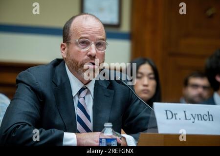 Washington, Vereinigte Staaten. 27 luglio 2023. Università di Washington School of Medicine, Professore associato di Medicina e allergia e malattie infettive, Dr. John Lynch appare davanti a una sottocommissione House Select sull'udienza pandemia di coronavirus âBecause ho detto così: Examining the Science and Impact of COVID-19 Vaccine Mandatesâ in the Rayburn House Office Building in Washington DC, giovedì 27 luglio 2023. Credito: Rod Lamkey/CNP/dpa/Alamy Live News Foto Stock