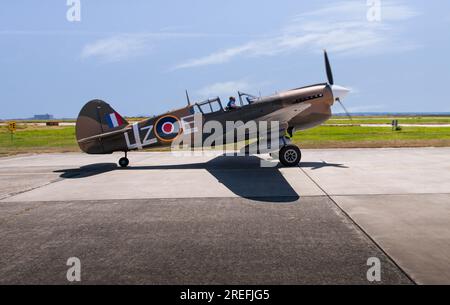 Curtis P-40 Kittyhawk sbarco a Boundary Bay Canada Foto Stock