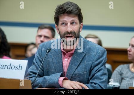 Il professor Kevin Bardosh assistente dell'affiliato dell'Università di Washington appare davanti a un'audizione House Select SubCommittee on the Coronavirus Pandemic "Because i Said so: Examining the Science and Impact of Covid-19 Vaccine Mandates" nel Rayburn House Office Building a Washington, DC, giovedì 27 luglio 2023. Credito: Rod Lamkey/CNP /MediaPunch Foto Stock